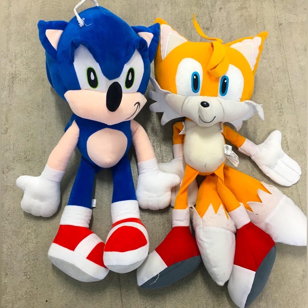 $25 ONE DAY ONLY ⬅️⬅️⬅️⬅️Two Sonic and Tails Large Plushies